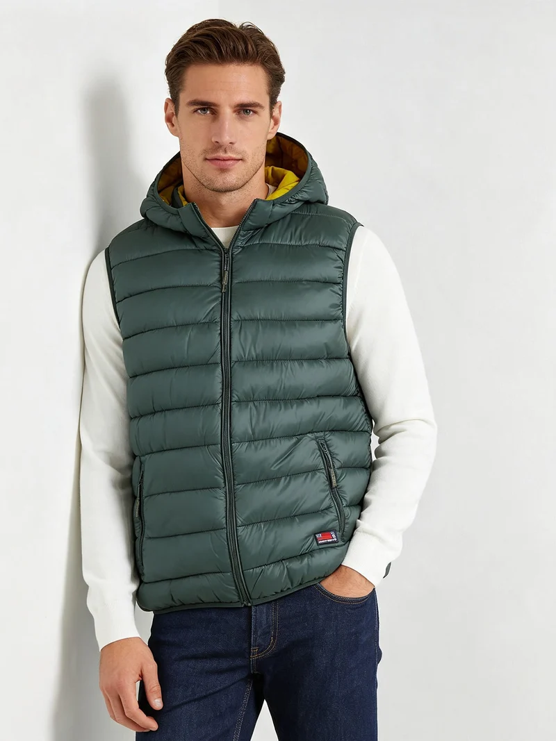 Gilet imbottito da uomo con cappuccio e zip - militare