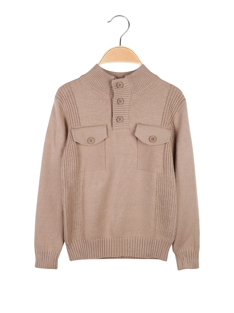 Maglione da bambino con bottoni sullo scollo - cammello