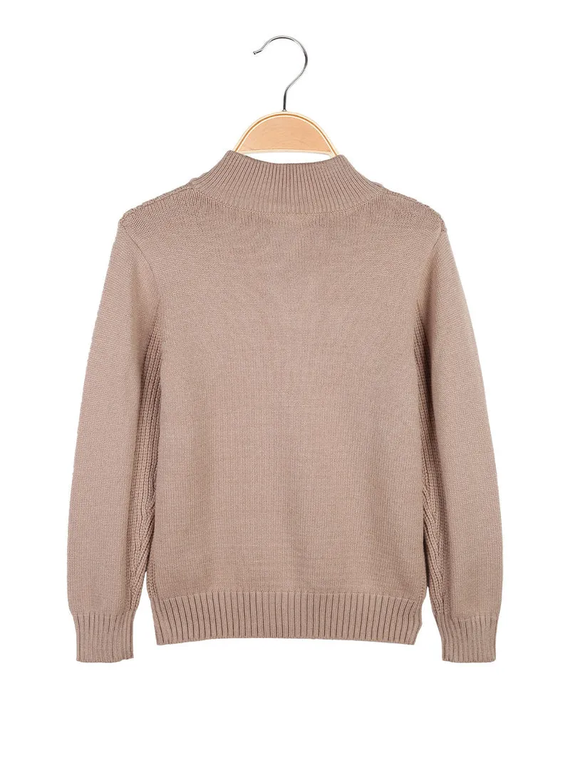 Maglione da bambino con bottoni sullo scollo - cammello
