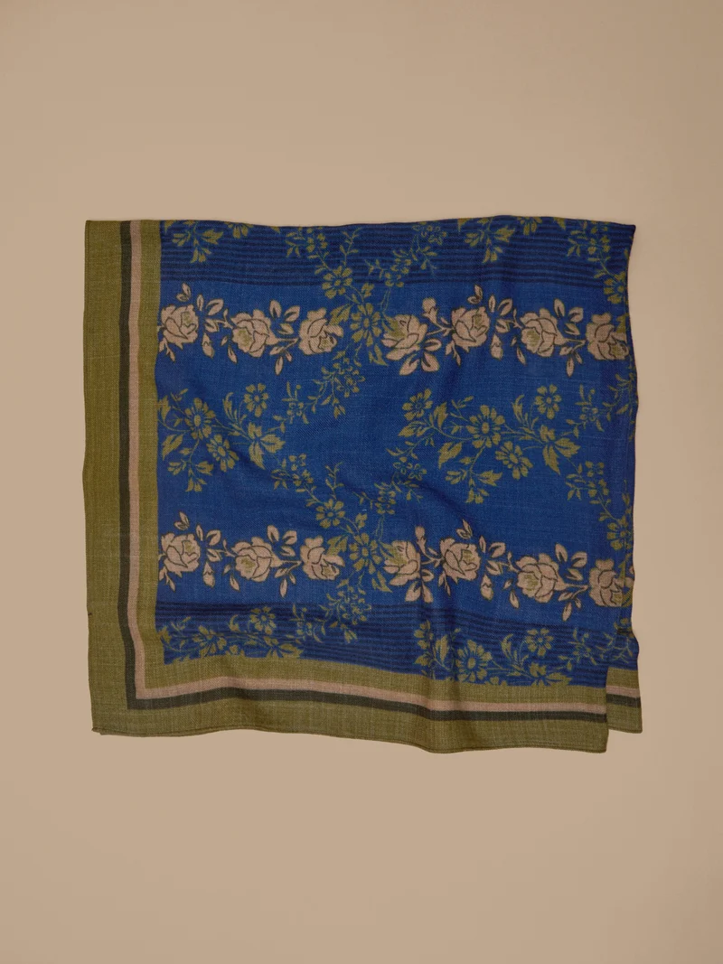 Damentuch aus Wolle mit Blumenprint