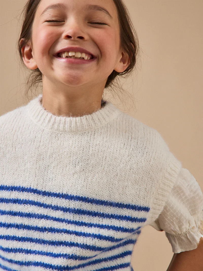 Mädchenpullover mit Streifen, ärmellos