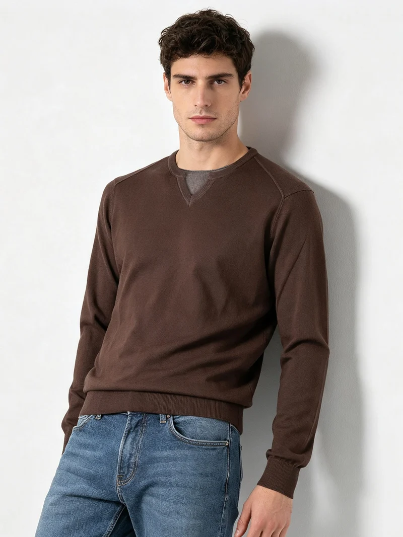 Pullover da uomo in maglia con doppio scollo - marrone