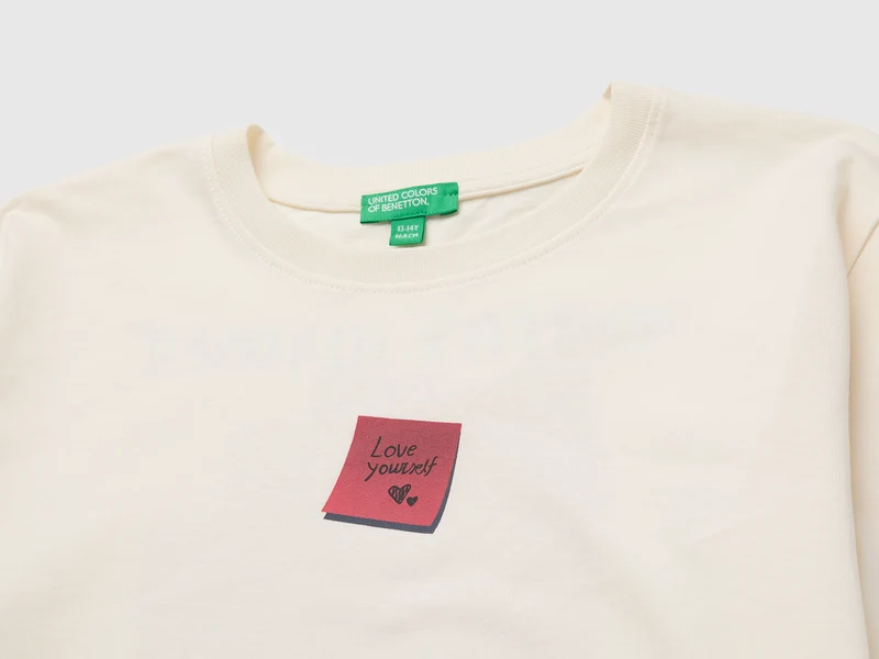 Bio-Baumwoll-T-Shirt mit Stickerei