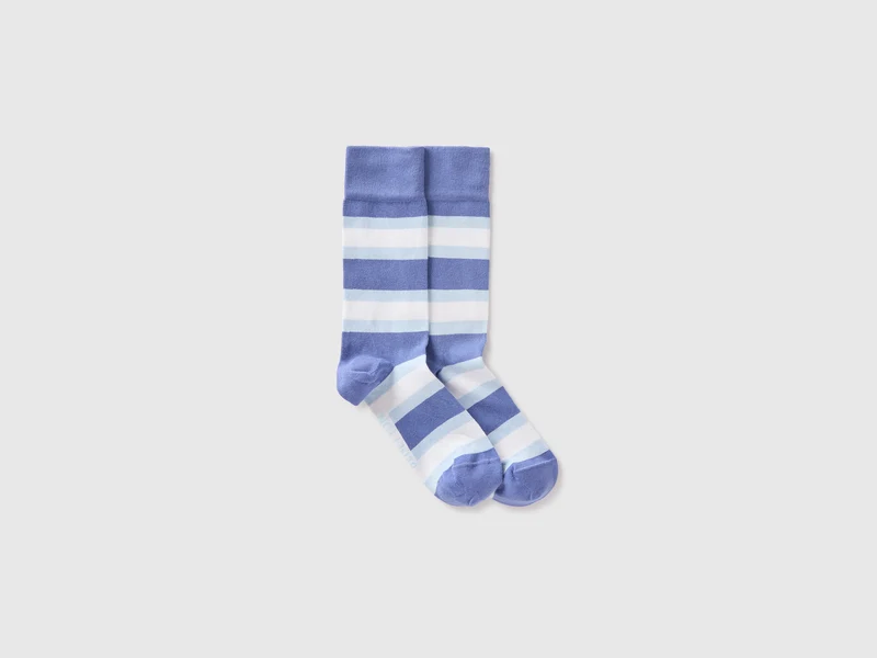 Zwei Paar gestreifte Socken