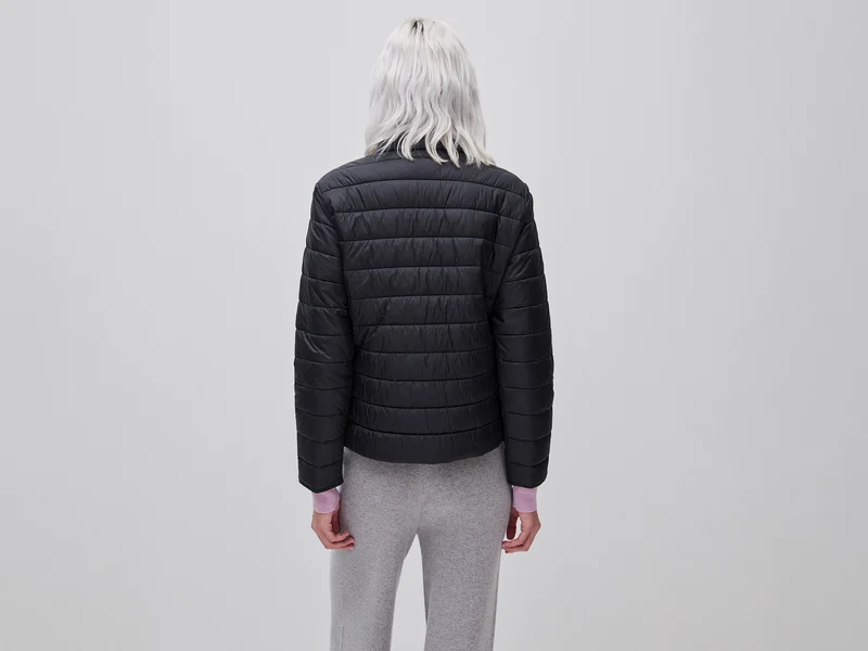 Schmal geschnittene, leichte Daunenjacke