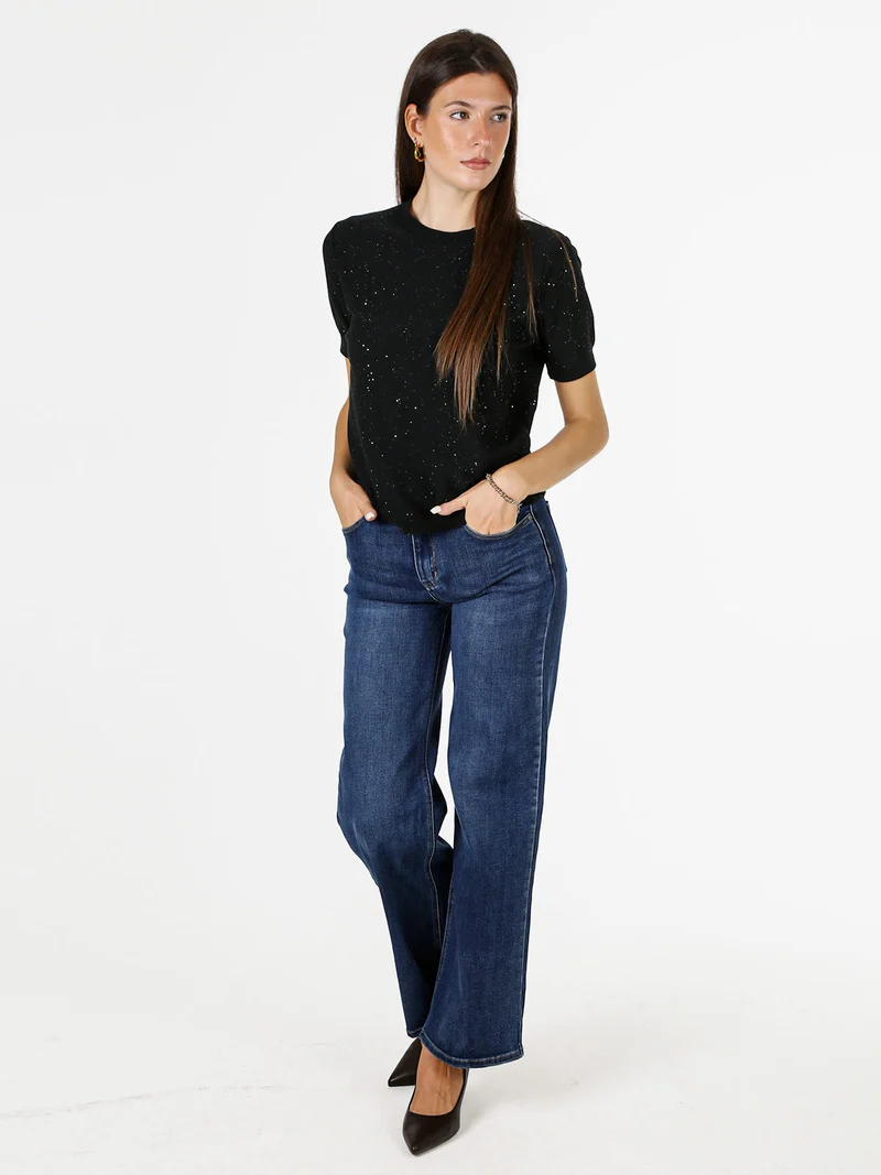 Maglia girocollo da donna a maniche corte con mini paillettes - nero