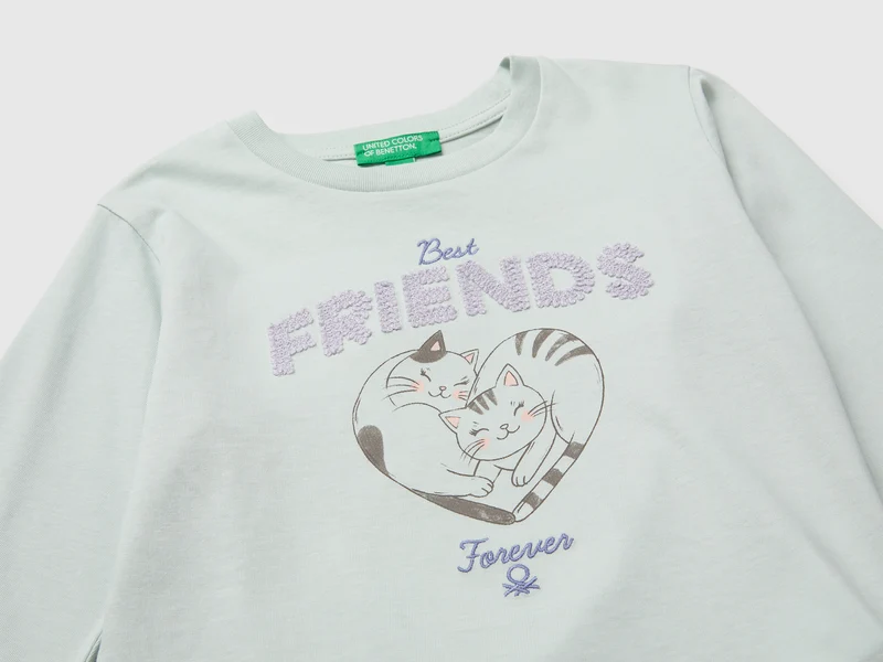 Besticktes T-Shirt aus Bio-Baumwolle