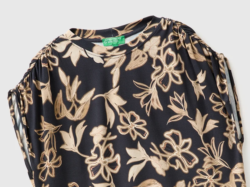 Fließendes Top mit Blumenprint