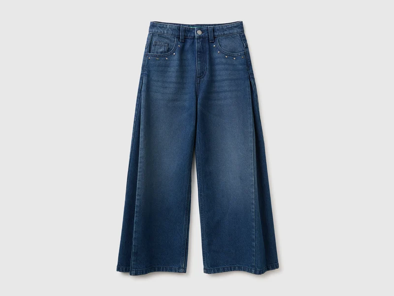 Weit geschnittene Jeans mit Nieten