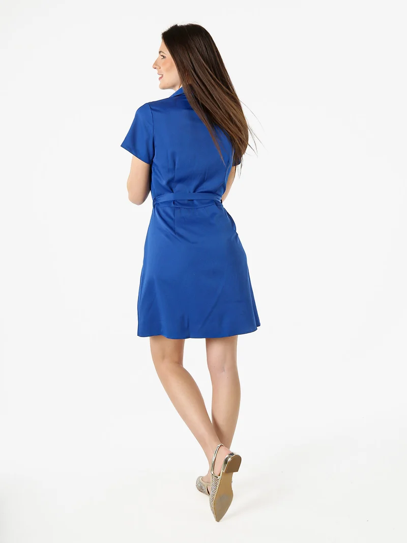 Abito a camicia da donna con maniche corte e bottoni - blu