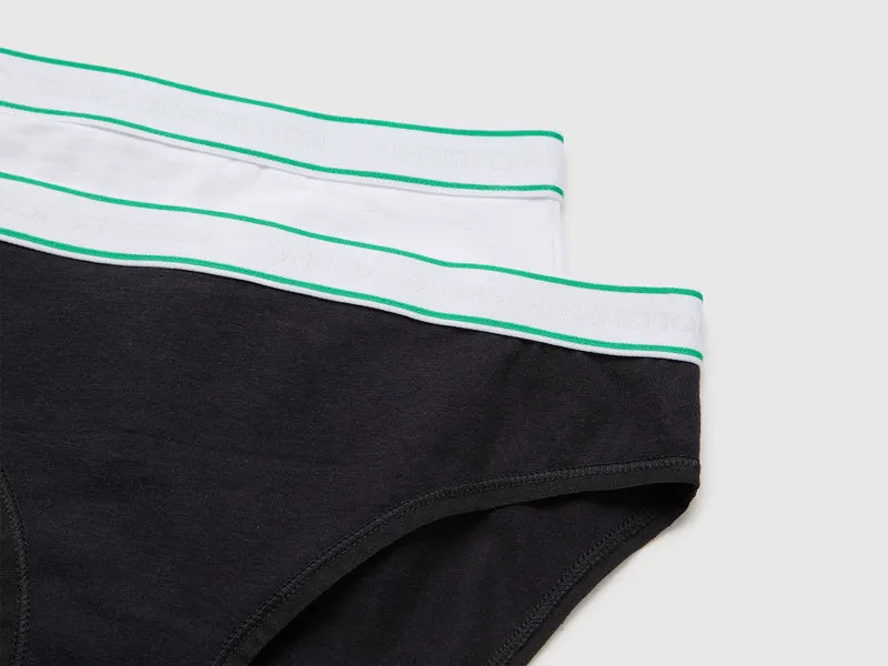 Zwei Slips mit Logo-Gummizug