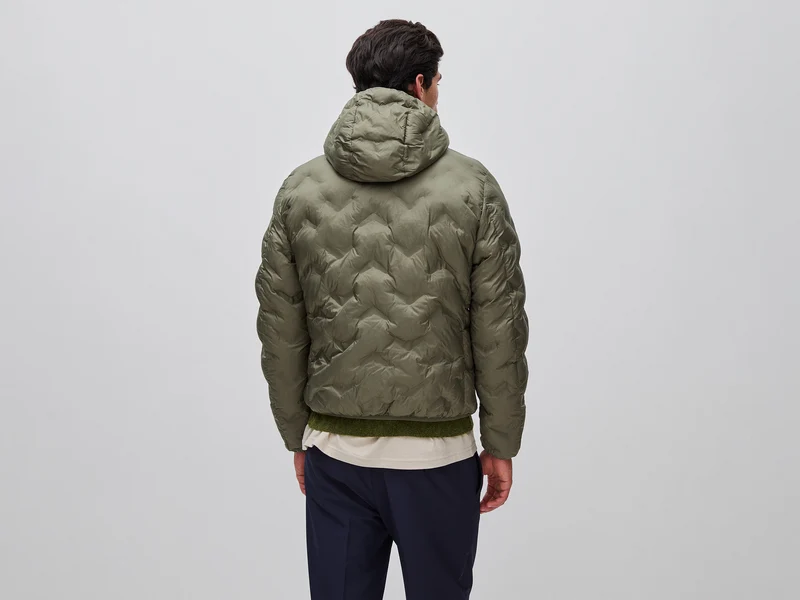 Normal geschnittene, wattierte Daunenjacke