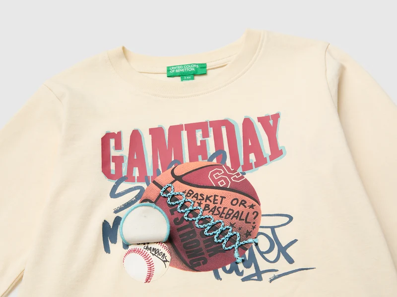 T-Shirt mit Aufdruck und Stickerei