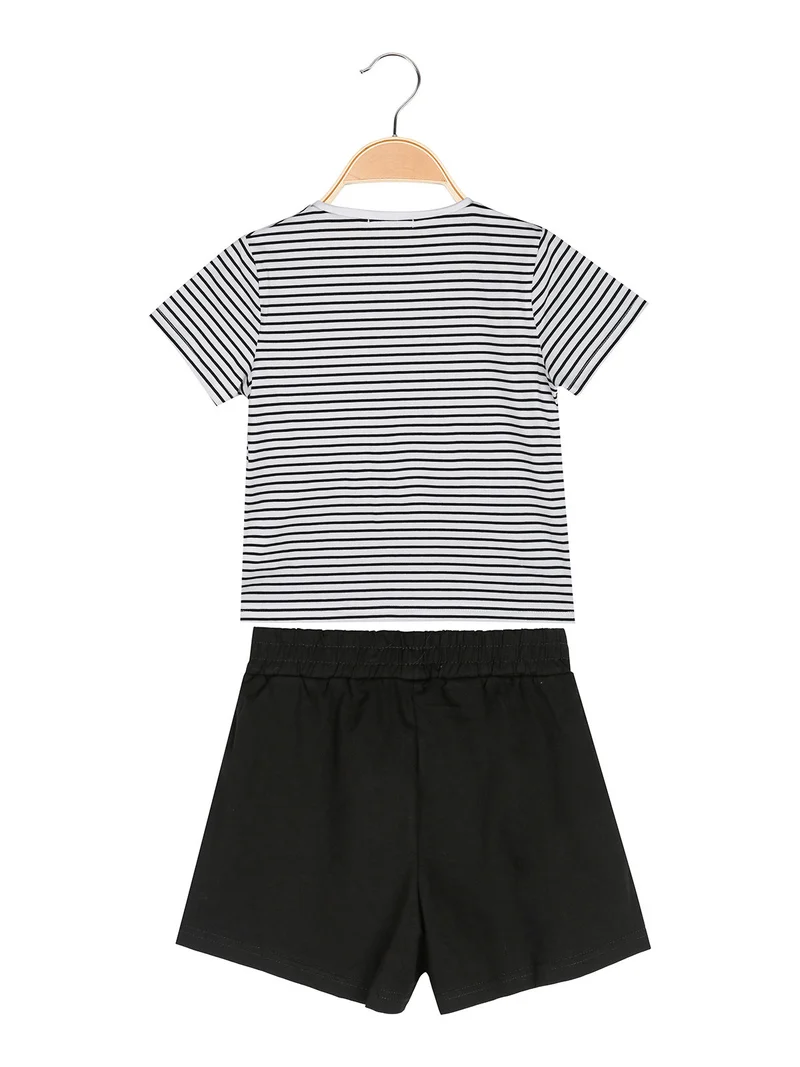 Completo corto da bambina con t-shirt rigata con strass e shorts - nero