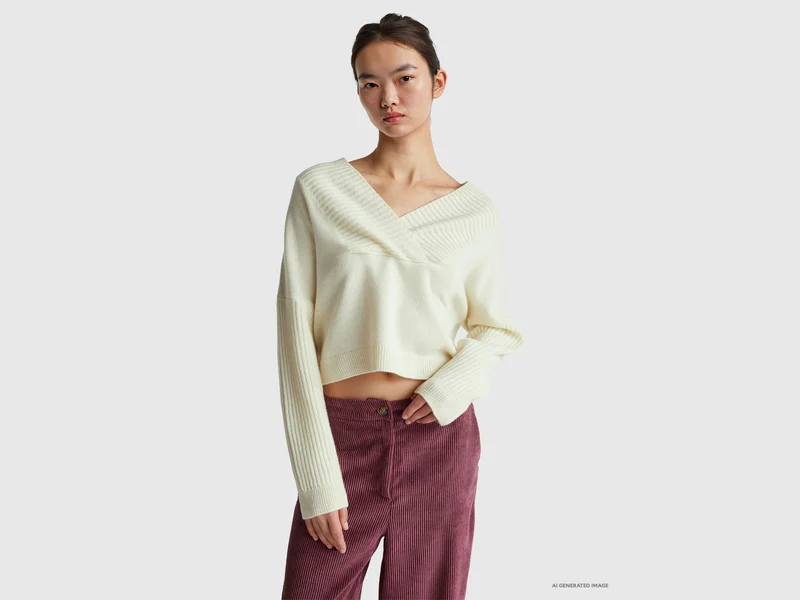 Pullover mit V-Ausschnitt und kastiger Passform