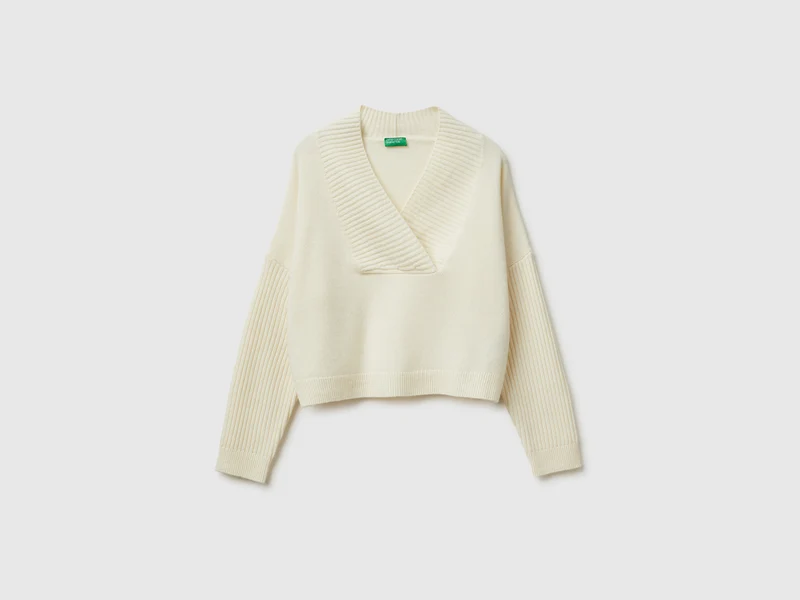 Pullover mit V-Ausschnitt und kastiger Passform