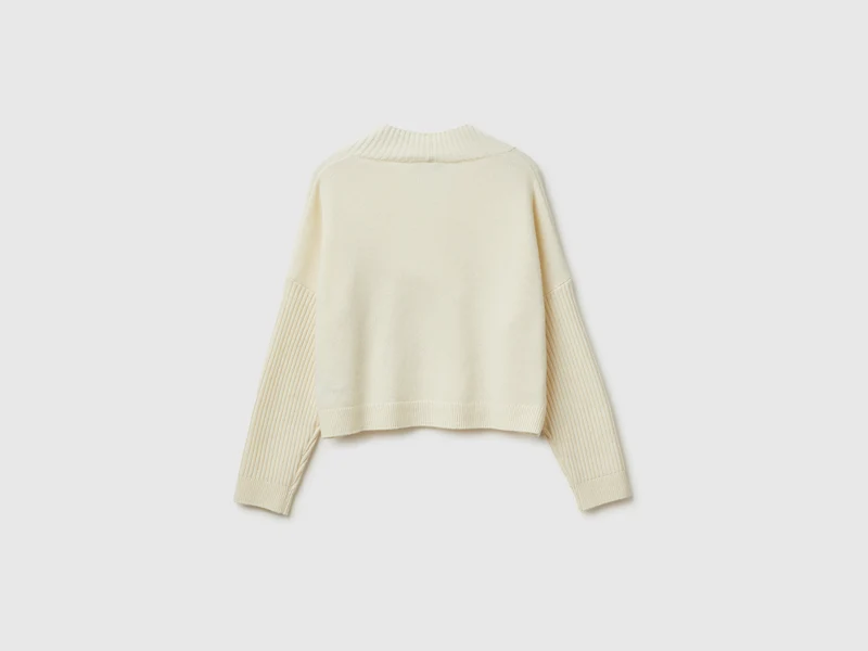 Pullover mit V-Ausschnitt und kastiger Passform