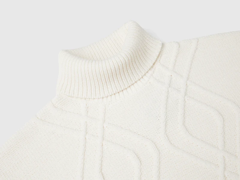 Rollkragenpullover mit Rautenmuster