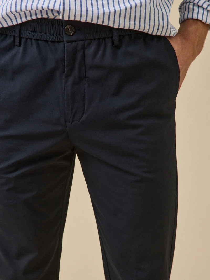 Herrenhose mit Elastikbund aus knackiger Popeline
