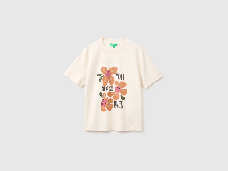 Kastenförmig geschnittenes T-Shirt mit Stickereien und Pailletten