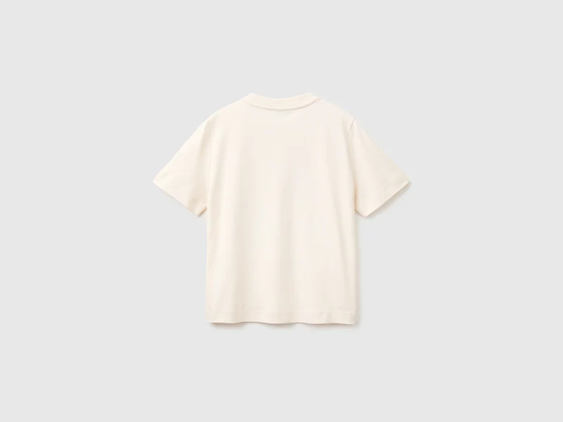 Kastenförmig geschnittenes T-Shirt mit Stickereien und Pailletten
