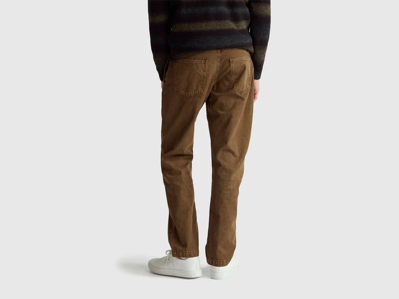 Straight-Fit-Chinos