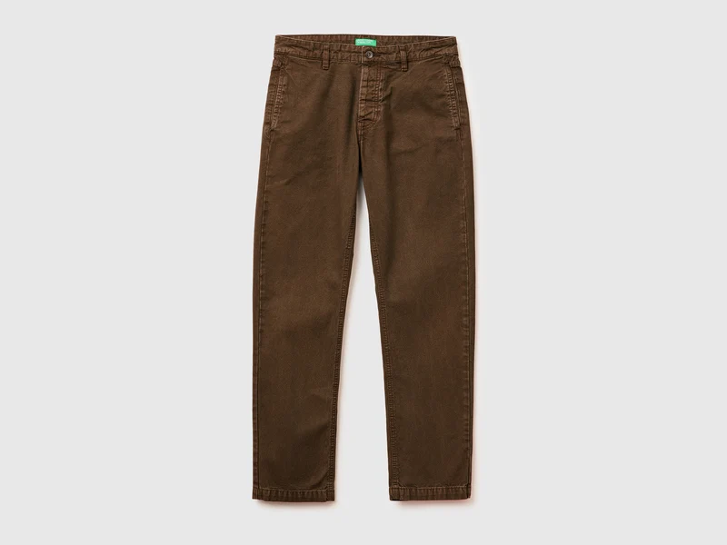 Straight-Fit-Chinos