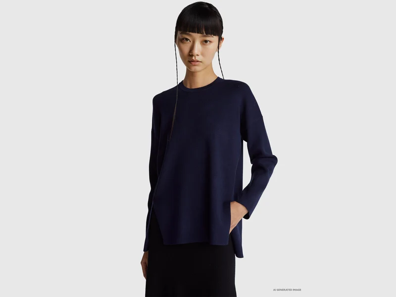 Pullover mit Schlitzen