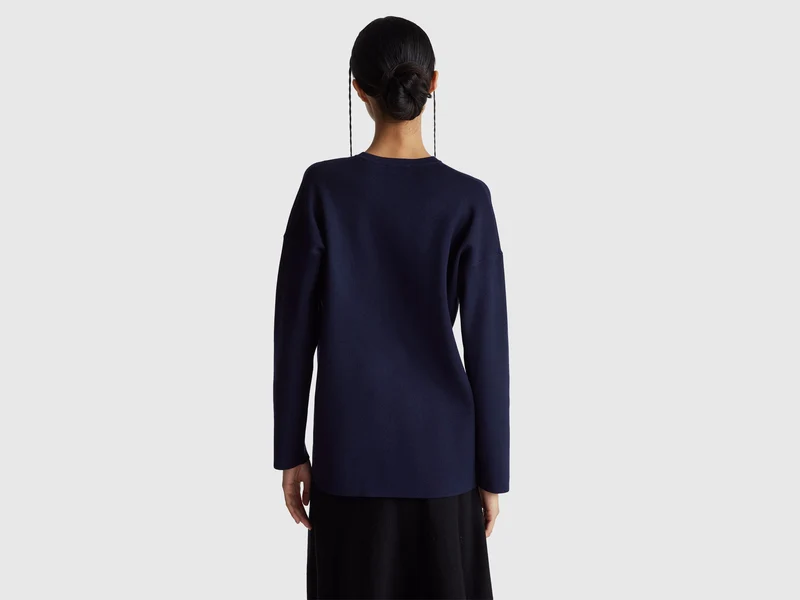 Pullover mit Schlitzen