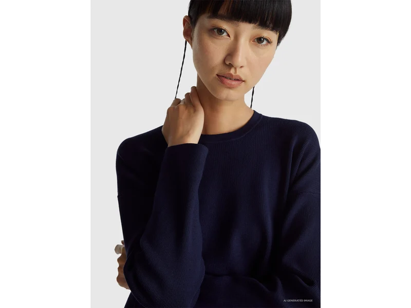Pullover mit Schlitzen