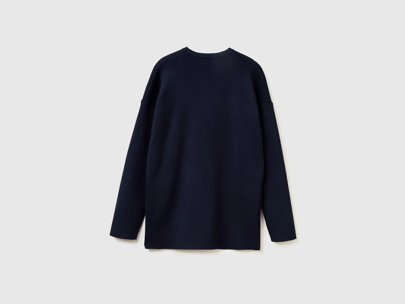 Pullover mit Schlitzen