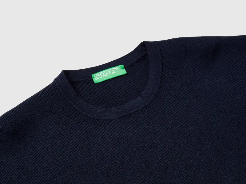 Pullover mit Schlitzen
