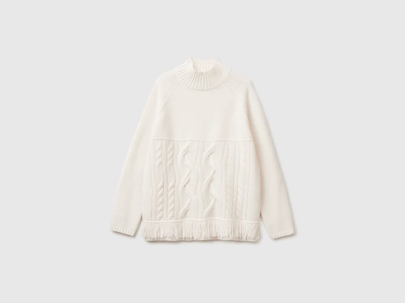 Oversize-Rollkragenpullover mit Fransen