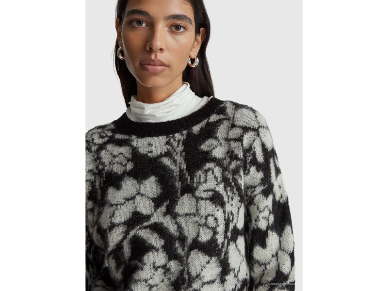 Pullover mit Blumenmuster
