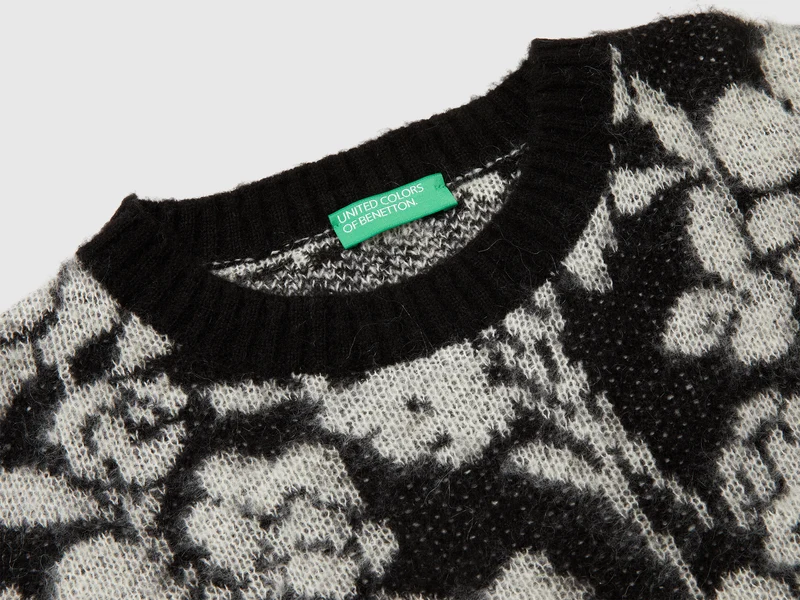 Pullover mit Blumenmuster