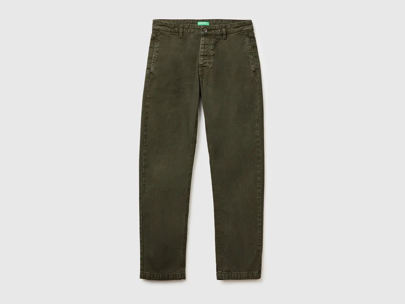 Straight-Fit-Chinos