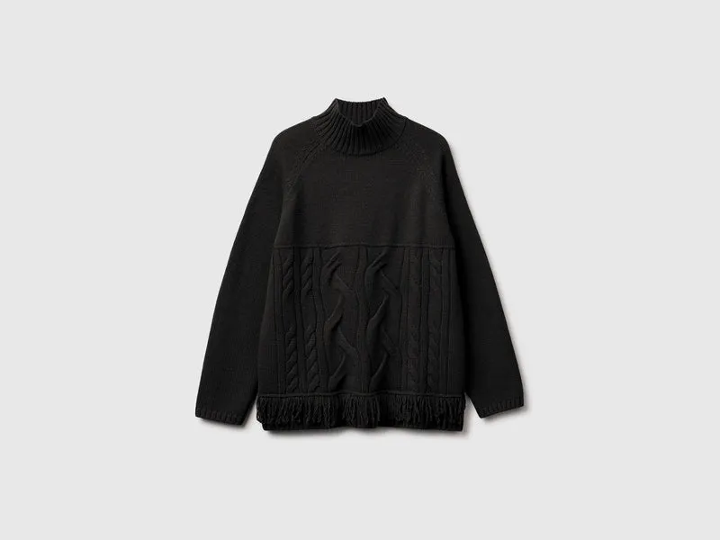 Oversize-Rollkragenpullover mit Fransen