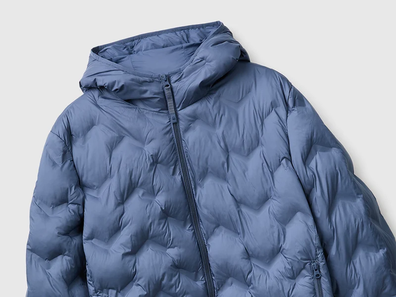 Normal geschnittene, wattierte Daunenjacke