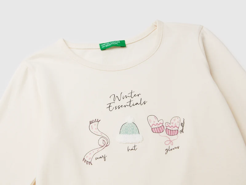 T-Shirt mit Aufdruck und Stickerei