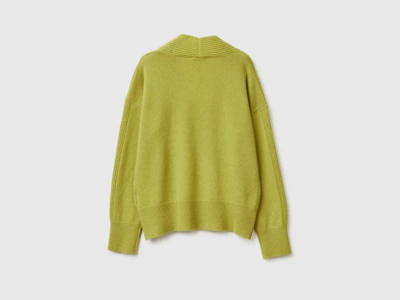 Pullover mit V-Ausschnitt aus 100 % Wolle