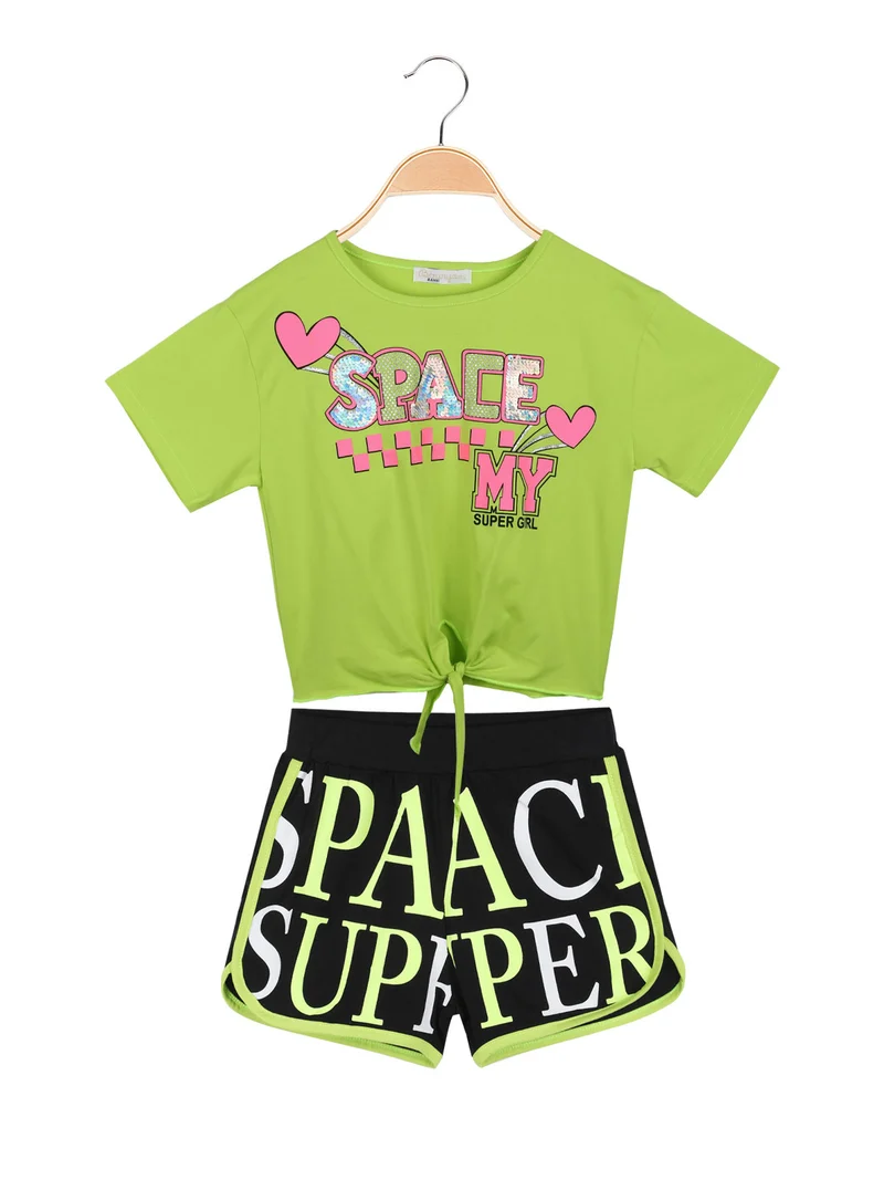 Completo 2 pezzi da bambina con t-shirt annodata e shorts - mela