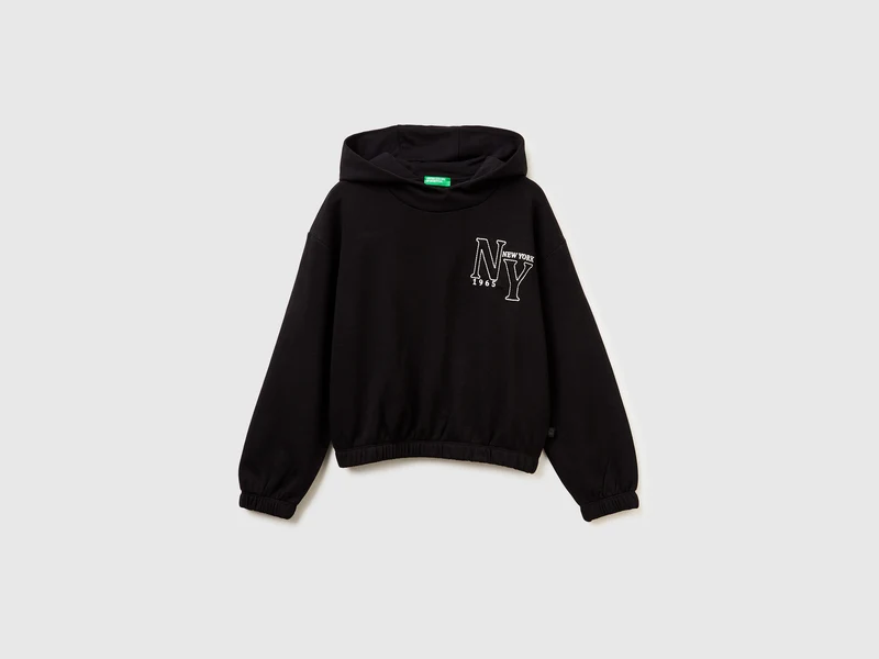 Warmes Sweatshirt mit Stickerei