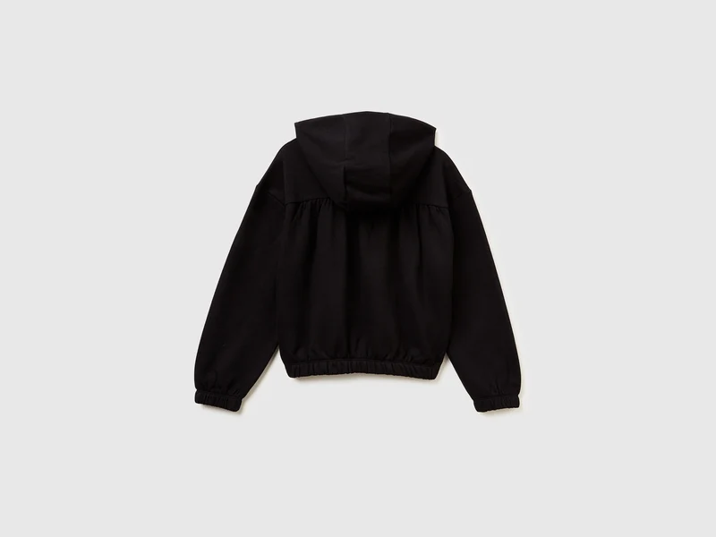 Warmes Sweatshirt mit Stickerei
