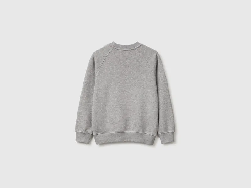 Geschlossenes Sweatshirt aus 100 % Baumwolle