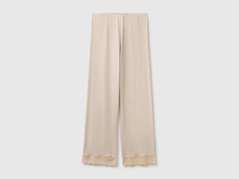 Fließende Hose mit Spitze