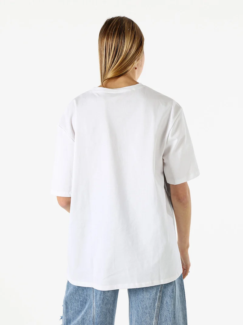T-shirt oversize da donna con lustrini e microborchie - bianco