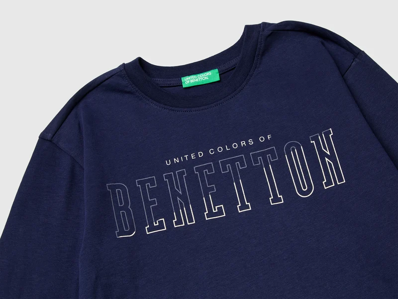 Warmes T-Shirt mit Logo-Print