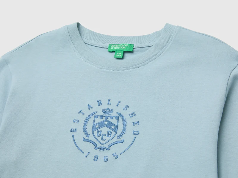 T-Shirt mit Aufdruck und Stickerei