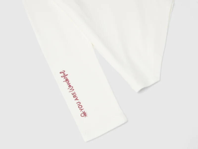 Shirt mit asymmetrischem Saum