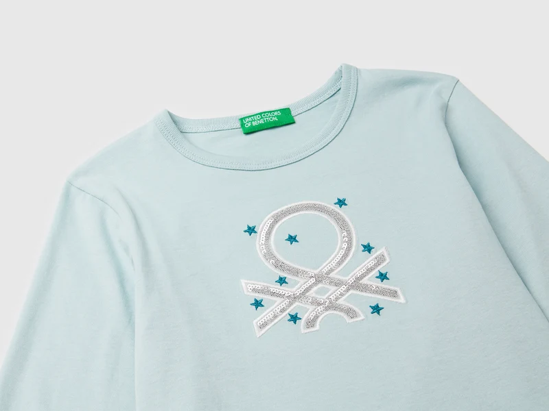 T-Shirt mit Print und Pailletten